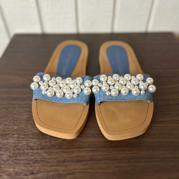 Stuart Weitzman Goldie Faux Pearl Embellished Slides, size 8B. - Picture 3 of 8